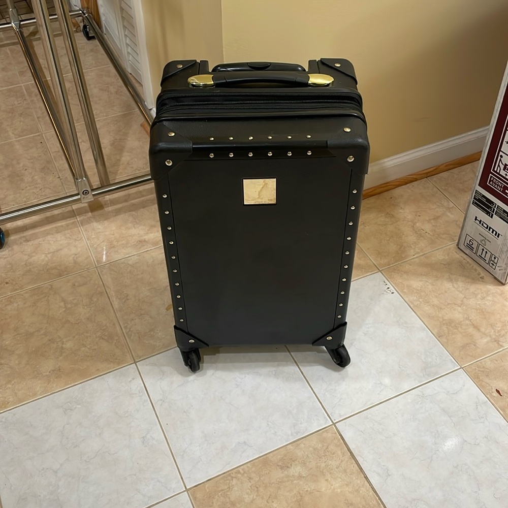 Vince camuto Jania luggage carry on